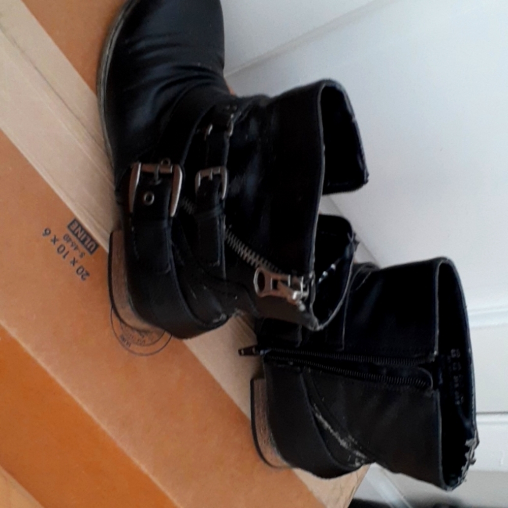 Carlos Santana women's booties